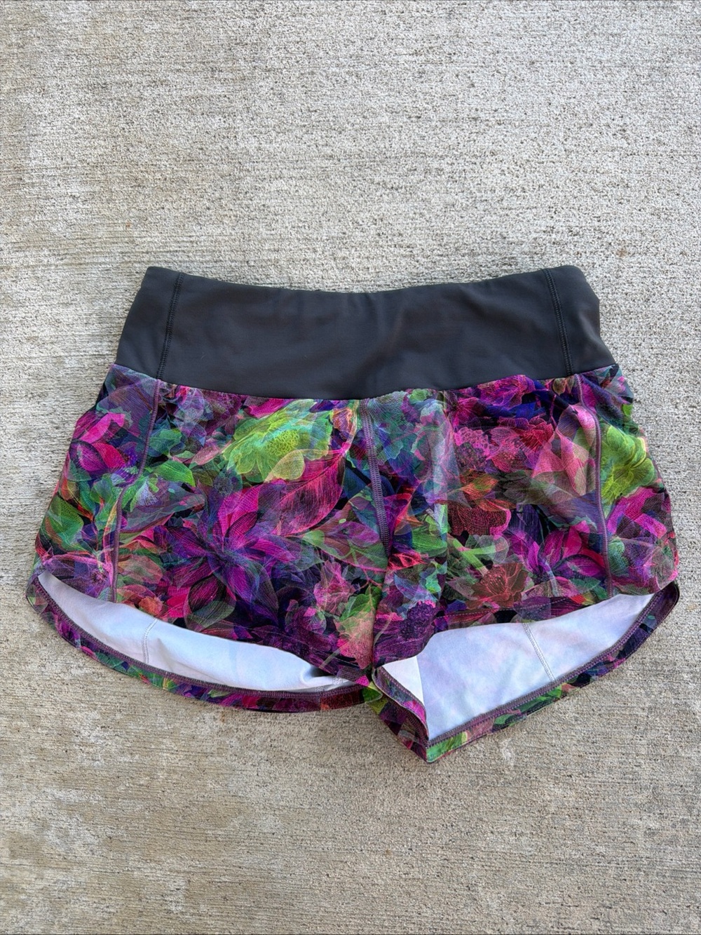 Lululemon Athletica Women’s Size 2 Athletic Shorts Multicolored